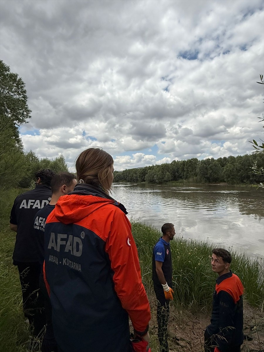 Sivas'ta 2 gündür kayıp olarak aranan 69 yaşındaki Alzheimer hastası kadının cesedi Kızılırmak'ta...