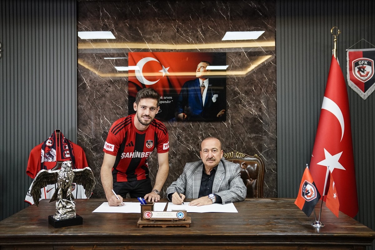 Süper Lig ekiplerinden Gaziantep FK, defans oyuncusu Arda Kızıldağ ile sözleşme yenilediğini...