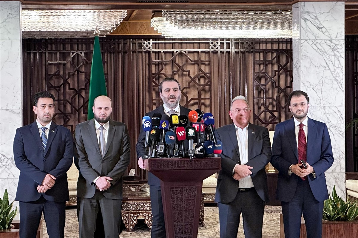 Suriye Dışişleri Bakanı Esad Hasan Şeybani, Katar ziyareti dönüşü, Şam Havalimanı'nda gazetecilere...
