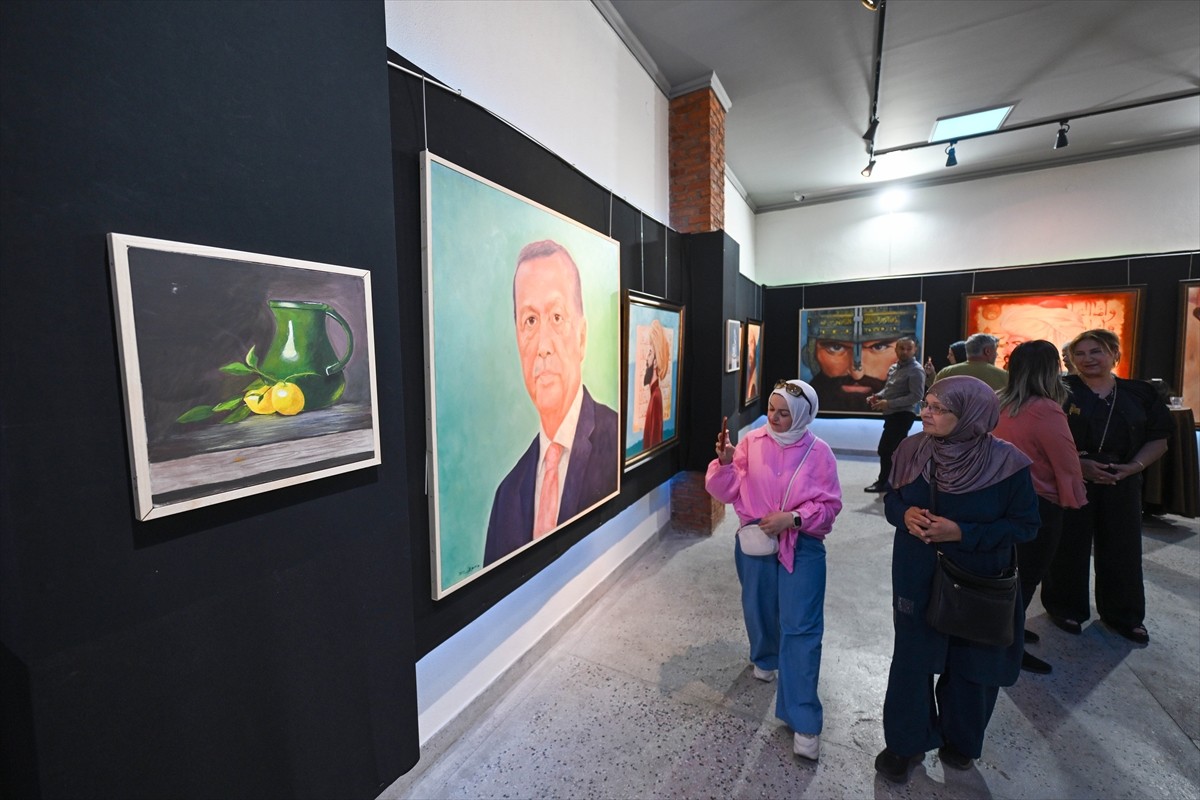 Suriyeli sanatçı Abdullah Eldesuki'nin eserlerinden oluşan "Doğunun Fırçası" resim sergisi...