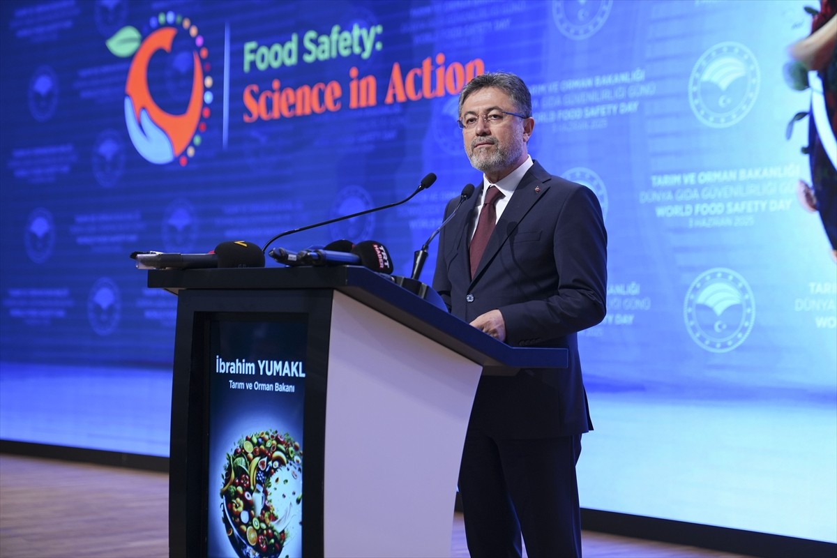 Tarım ve Orman Bakanı İbrahim Yumaklı, Orman Genel Müdürlüğü Toplantı Salonu'nda düzenlenen Dünya...
