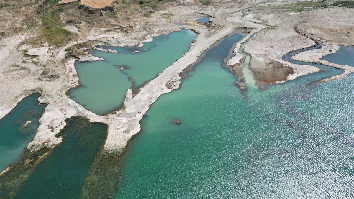 Tekirdağ'ın merkez Süleymanpaşa ilçesine Naip Mahallesi'nde inşa edilen ve 21 milyon metreküp su...