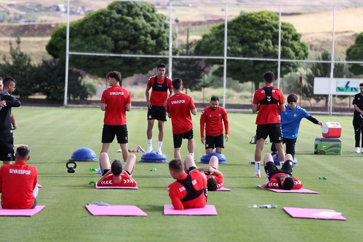 TFF 1. Lig ekiplerinden Sivasspor, yeni sezon hazırlıklarına başladı.