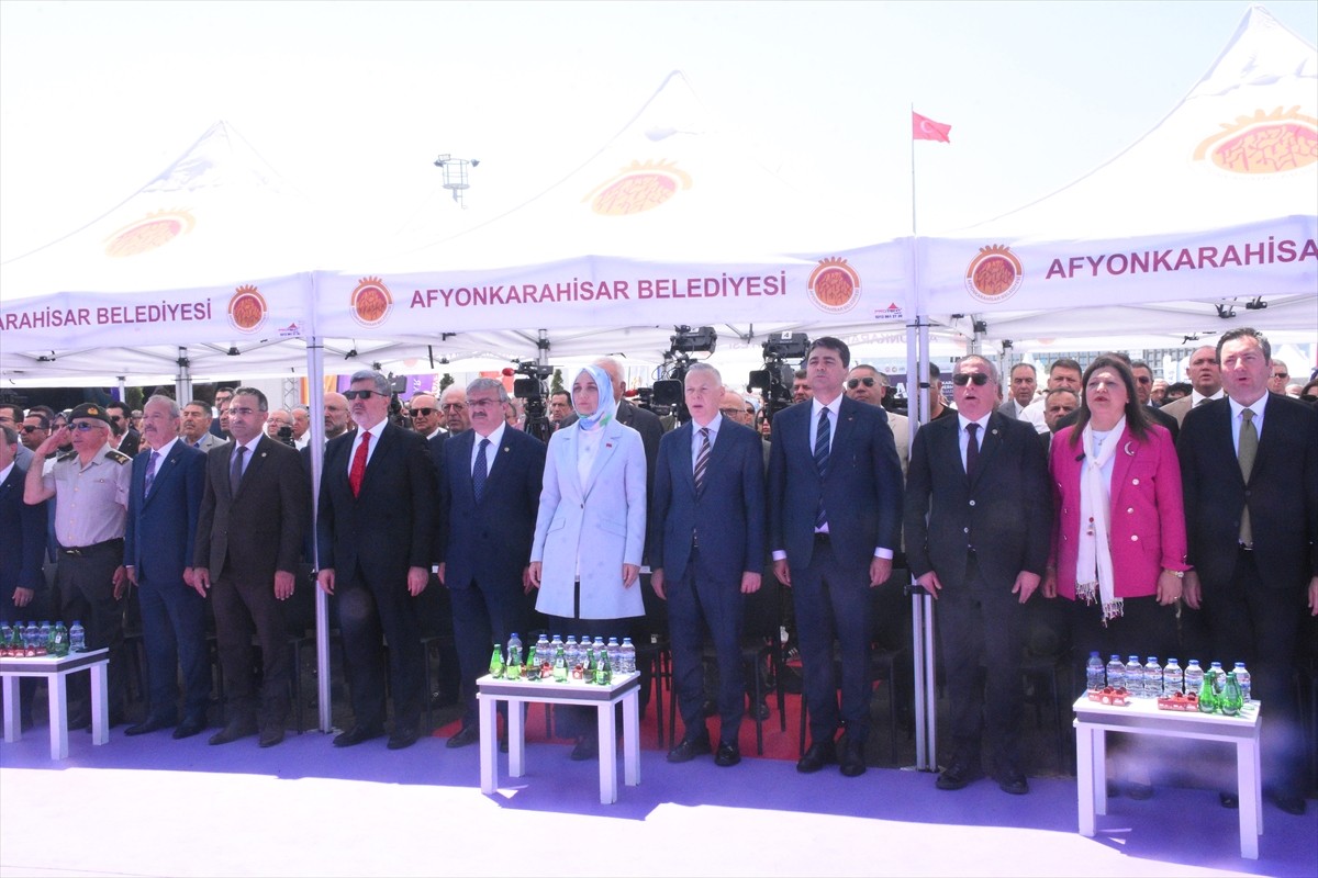 Ticaret Bakan Yardımcısı Özgür Volkan Ağar (sağ 5), Afyonkarahisar Motor Sporları Merkezi'nde...