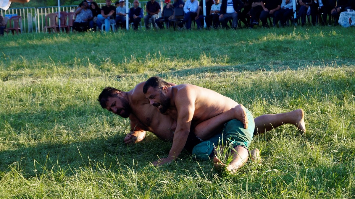 Tokat'ın Başçiftlik ilçesinde Şehit Tümgeneral Aydoğan Aydın Karakucak Güreşleri...