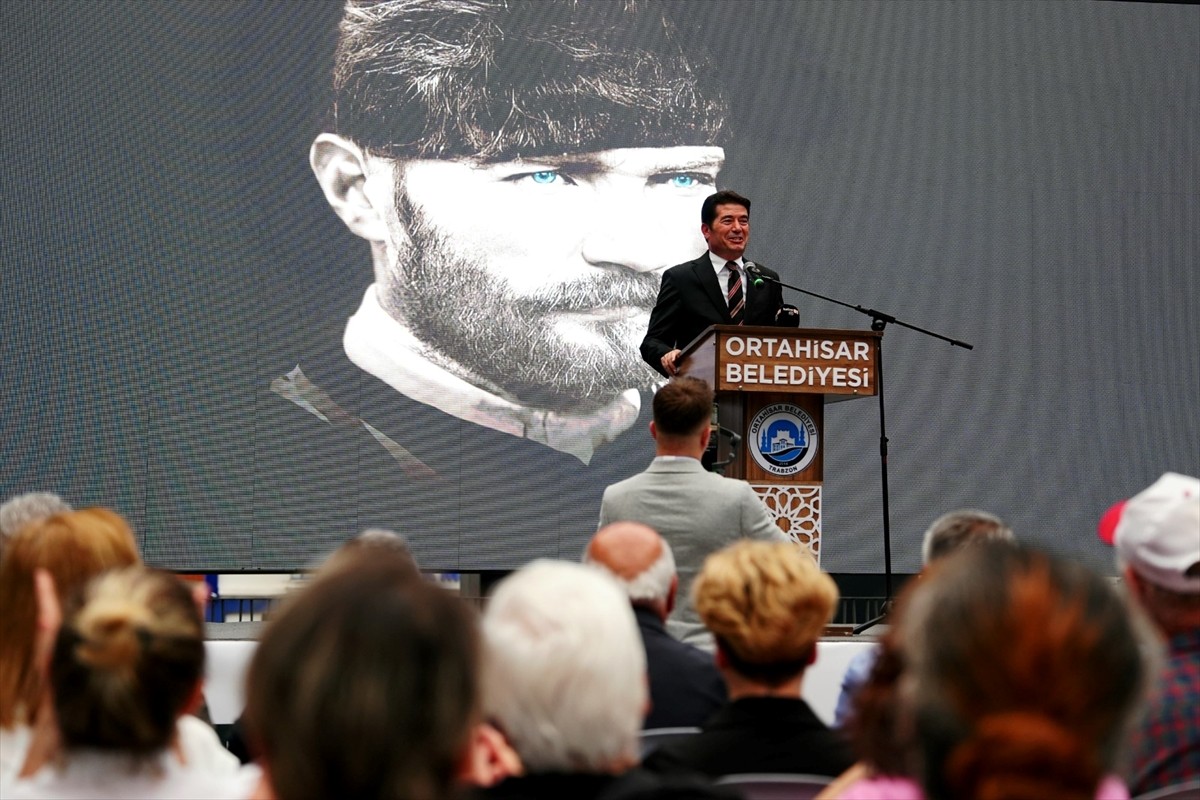 Trabzon'da, Ortahisar Belediye Başkanı Ahmet Kaya'nın öncülüğünde hazırlanan "Atatürk Trabzon'da"...