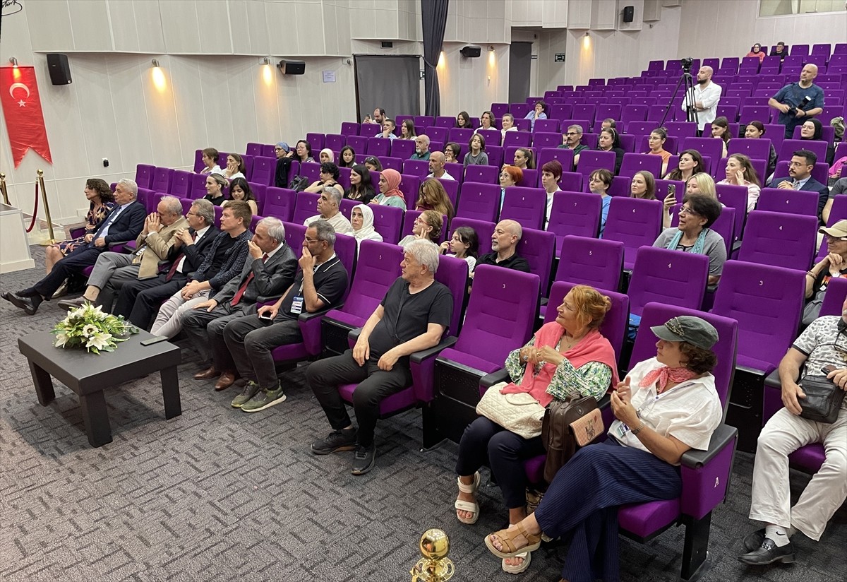 Trabzon'da "15. Uluslararası Sanat Günleri" kapsamında Rusya'dan gelen "Nemalohit Müzik Grubu"...