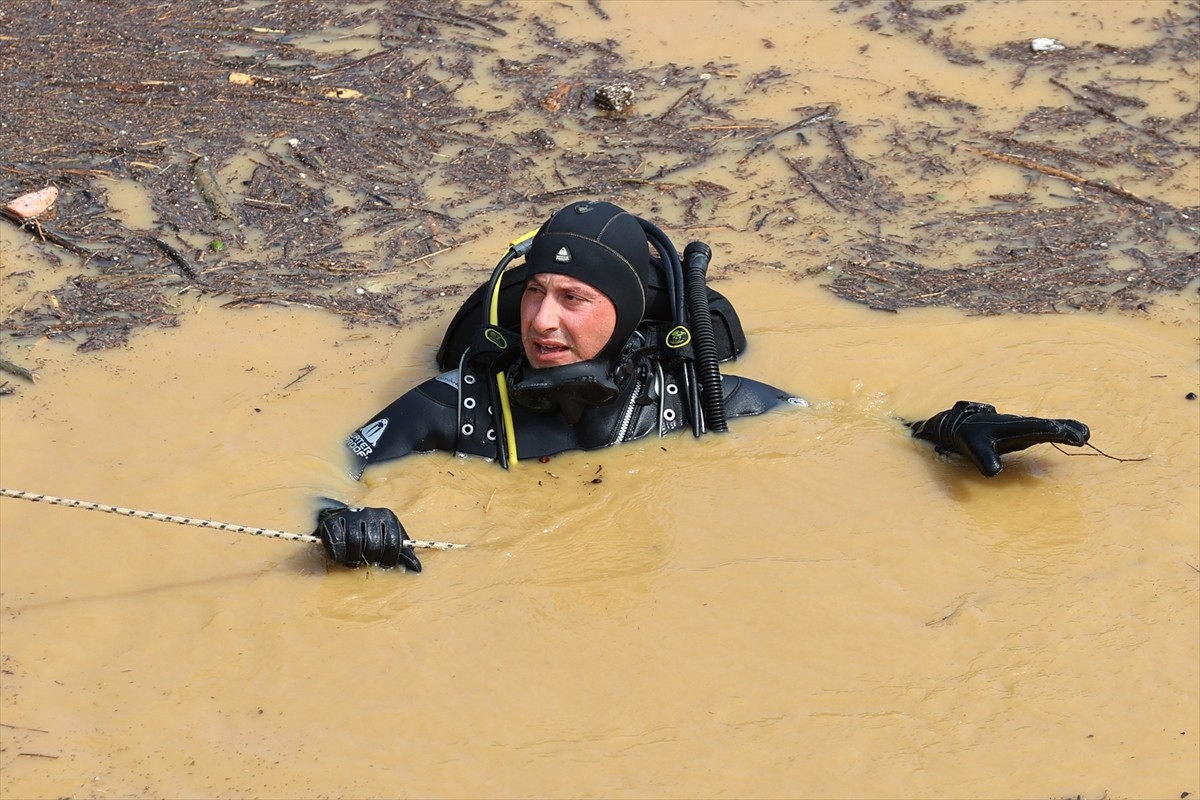Trabzon'un Akçaabat ilçesinde dünkü yağışın ardından kaybolan 72 yaşındaki Hüseyin Aydın'ın...
