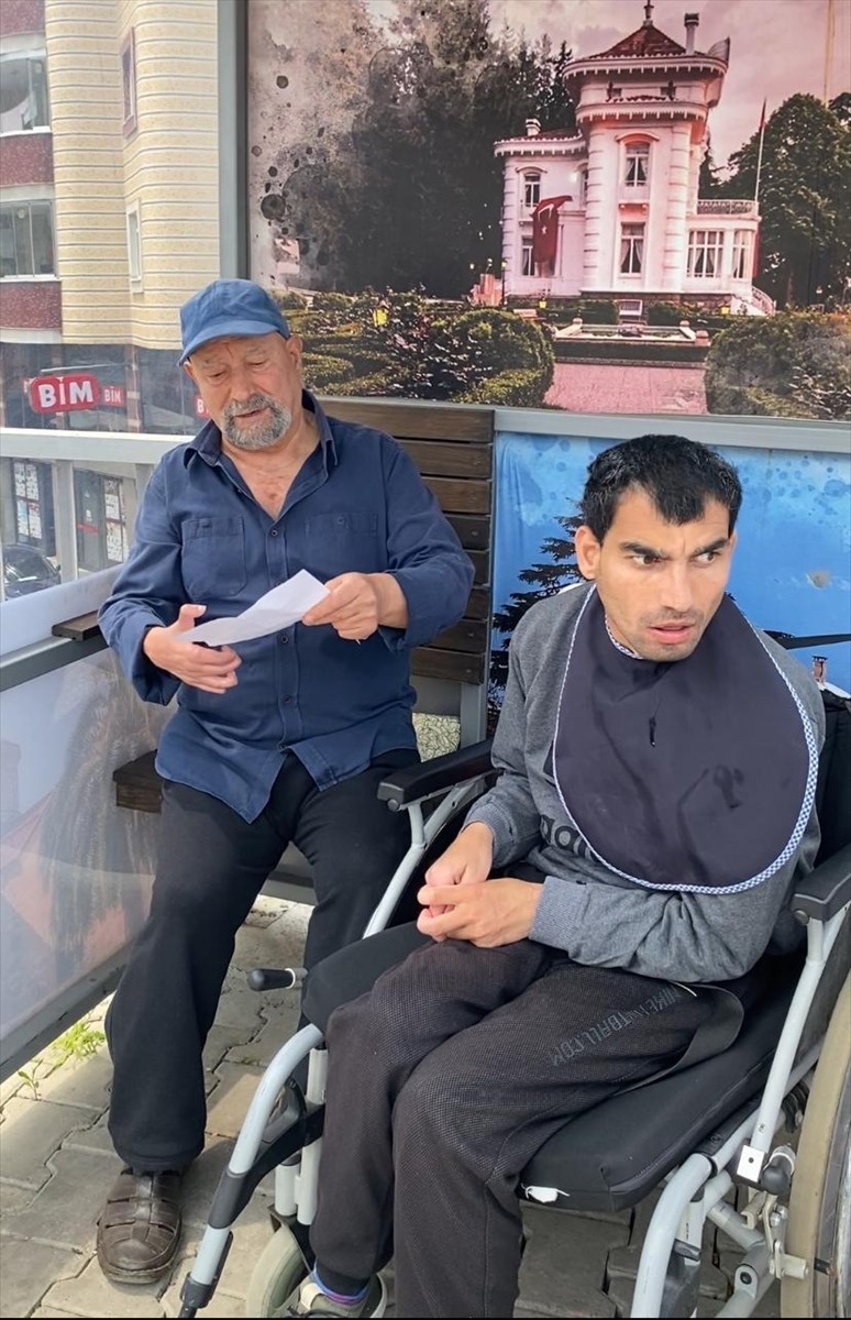 Trabzon'un Ortahisar ilçesinde Şehit Eren Bülbül Gençlik Merkezi'nde üniversite sınavına...