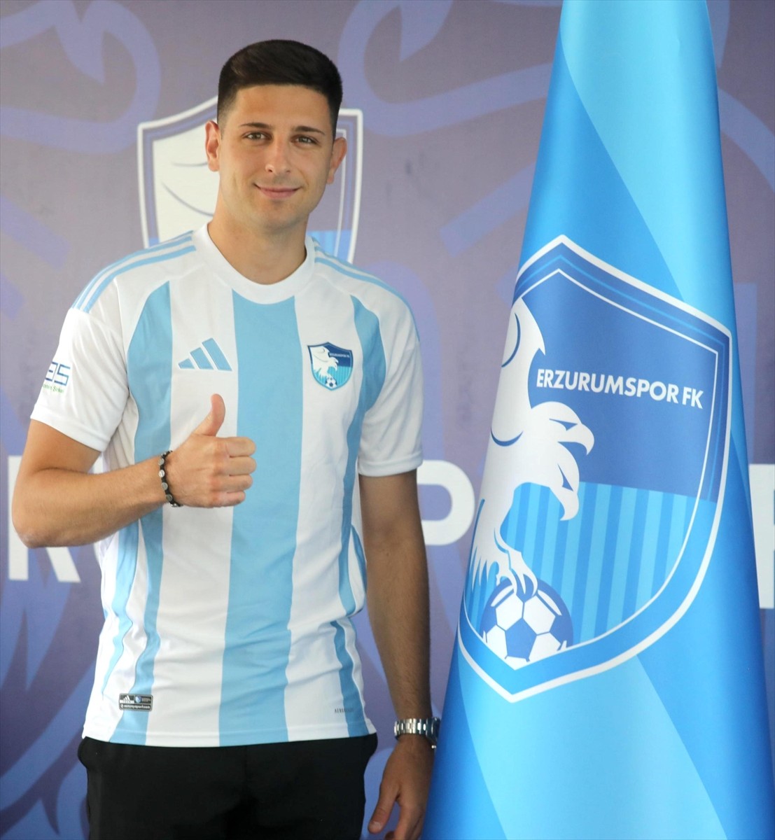 Trendyol 1. Lig takımlarından Erzurumspor FK, kanat oyuncusu Marko Bozic'i transfer etti.