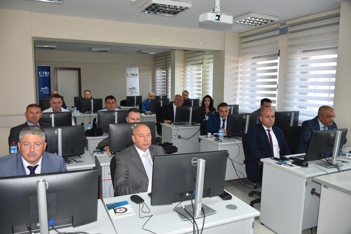 Türk İşbirliği ve Koordinasyon Ajansı Başkanlığı (TİKA) tarafından Bosna Hersekli emniyet...