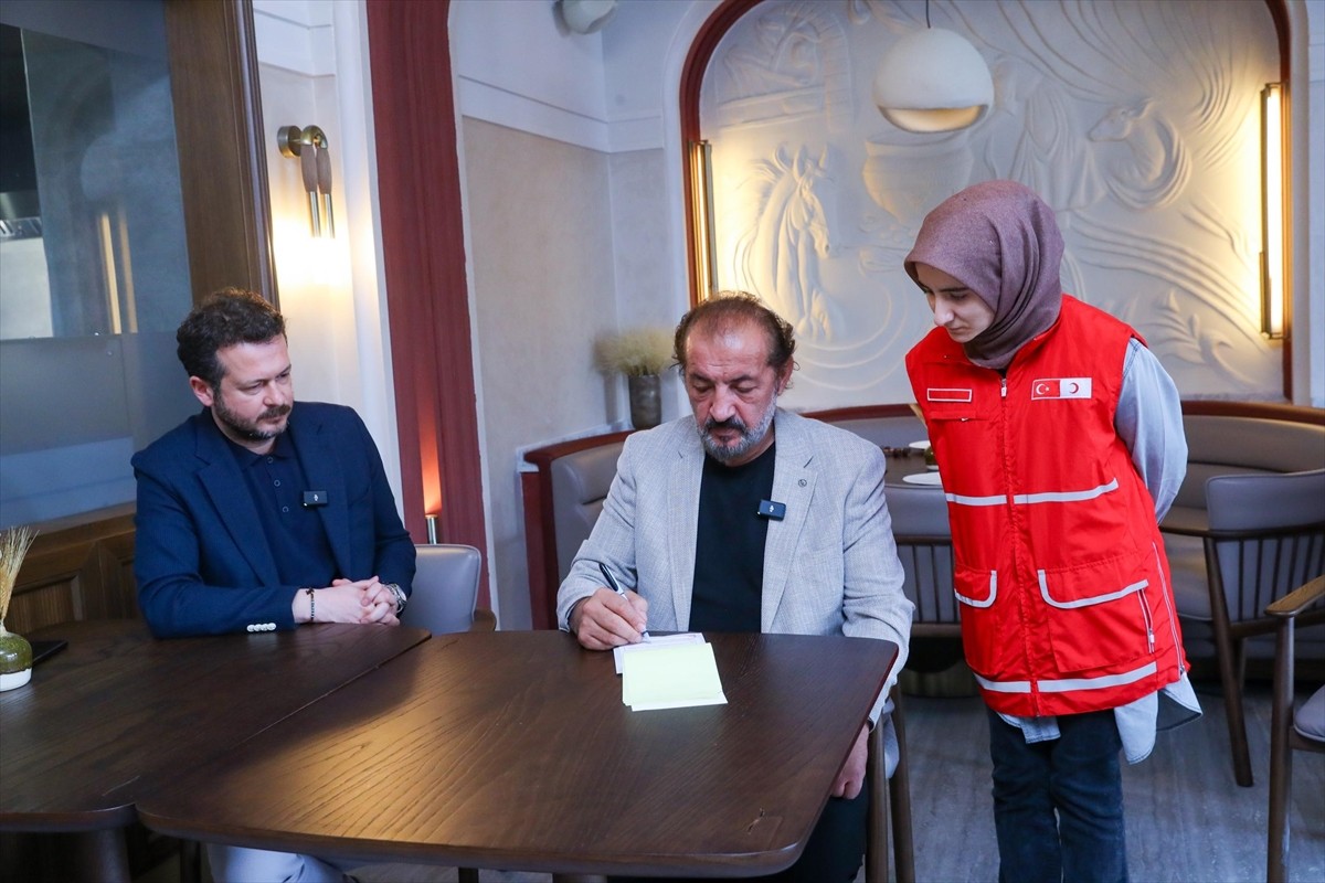 Türk Kızılayı, kurban bağışlarını bu yıl da yurt içinde ve dışında milyonlarca ihtiyaç sahibine...