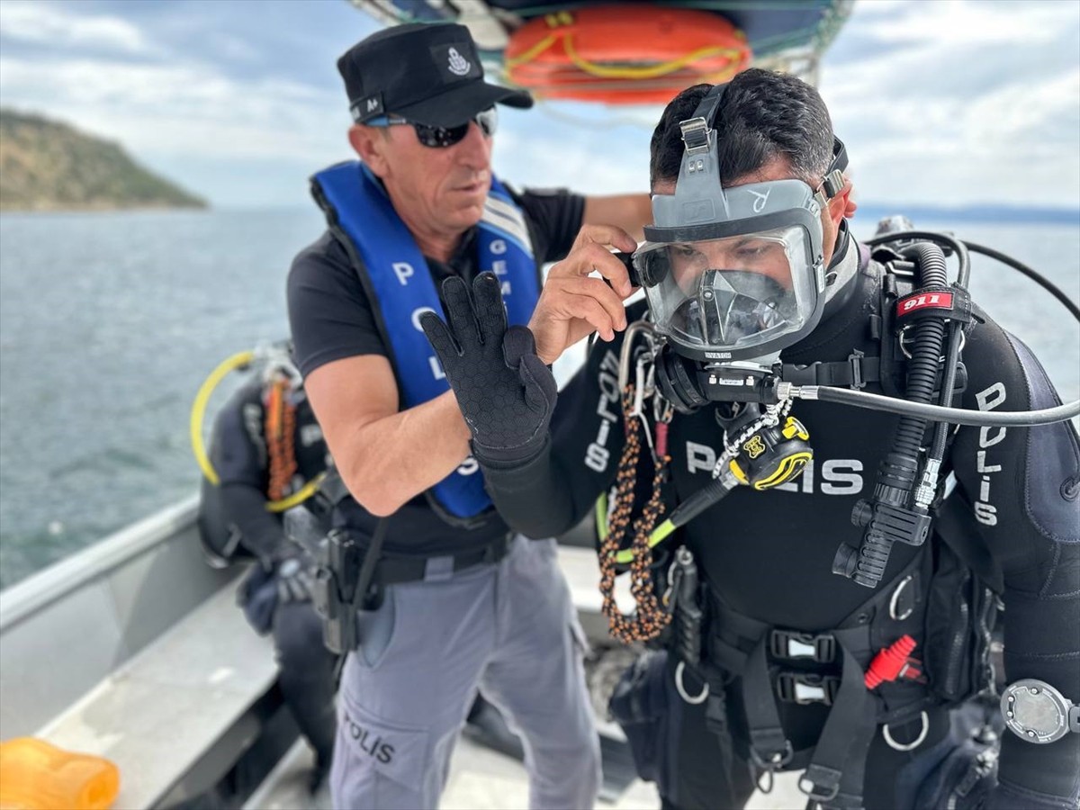 Türk Polis Teşkilatı'nda "karanlık suların delil avcısı" olarak bilinen kurbağa adamlar, Çanakkale...