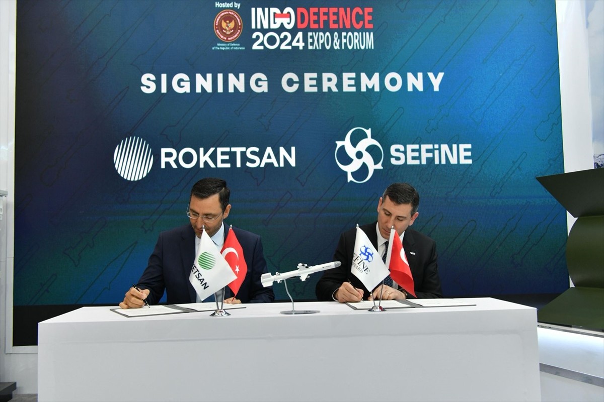 Türk savunma sanayisi şirketleri, Endonezya'nın Cakarta şehrindeki INDO Defence 2025 fuarında...