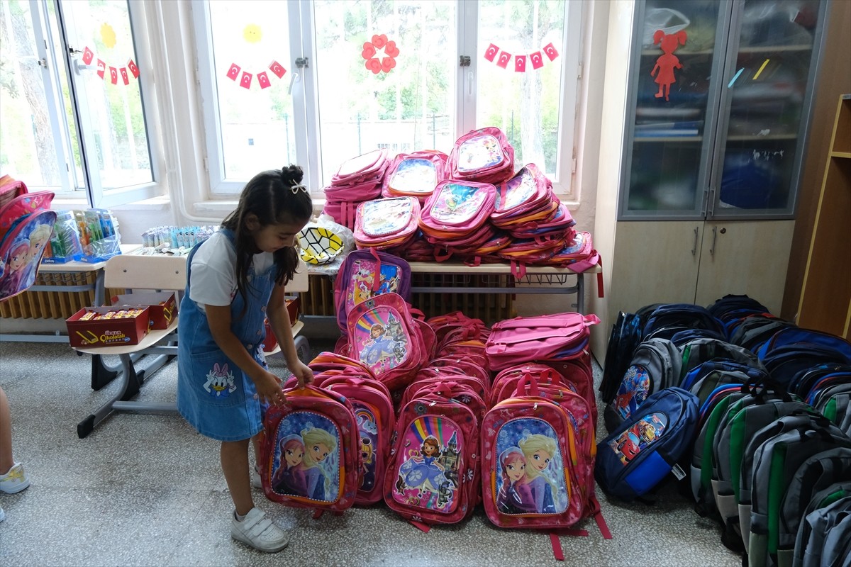 Türkiye'nin çeşitli illerinden gelen motosiklet tutkunları, "1000 Motorcu, 1000 Çocuk Projesi"...