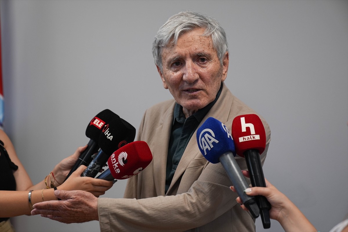 Türkiye Belediyeler ve Genel Hizmetler İşçileri Sendikası (Belediye-İş) Genel Başkanı Nihat...