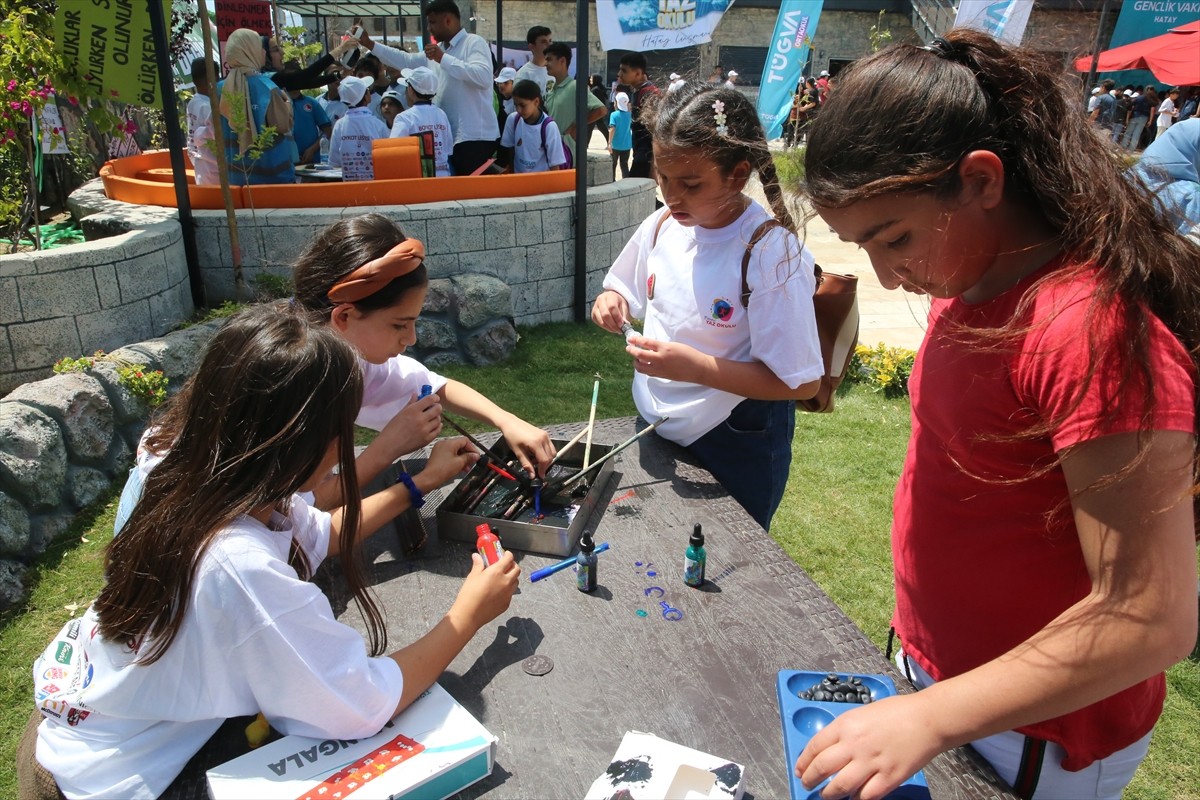 Türkiye Gençlik Vakfının (TÜGVA) "Bir Yaz Bin Gelecek" sloganıyla gerçekleştirdiği Yaz Okulu...