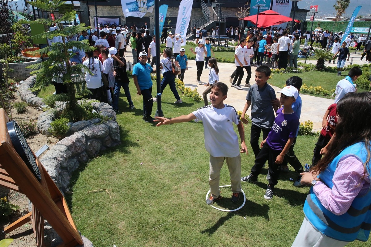 Türkiye Gençlik Vakfının (TÜGVA) "Bir Yaz Bin Gelecek" sloganıyla gerçekleştirdiği Yaz Okulu...