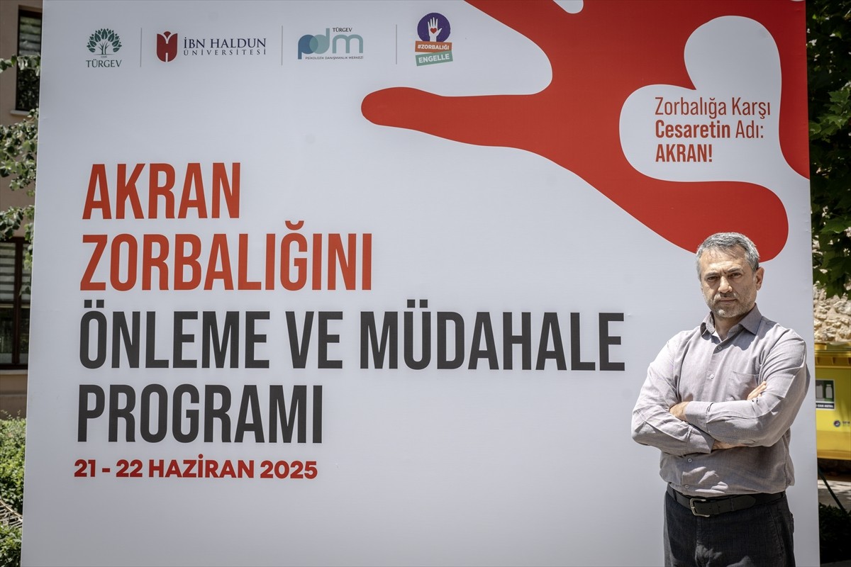 Türkiye Gençlik ve Eğitime Hizmet Vakfı (TÜRGEV) tarafından İstanbul'da düzenlenen Akran...