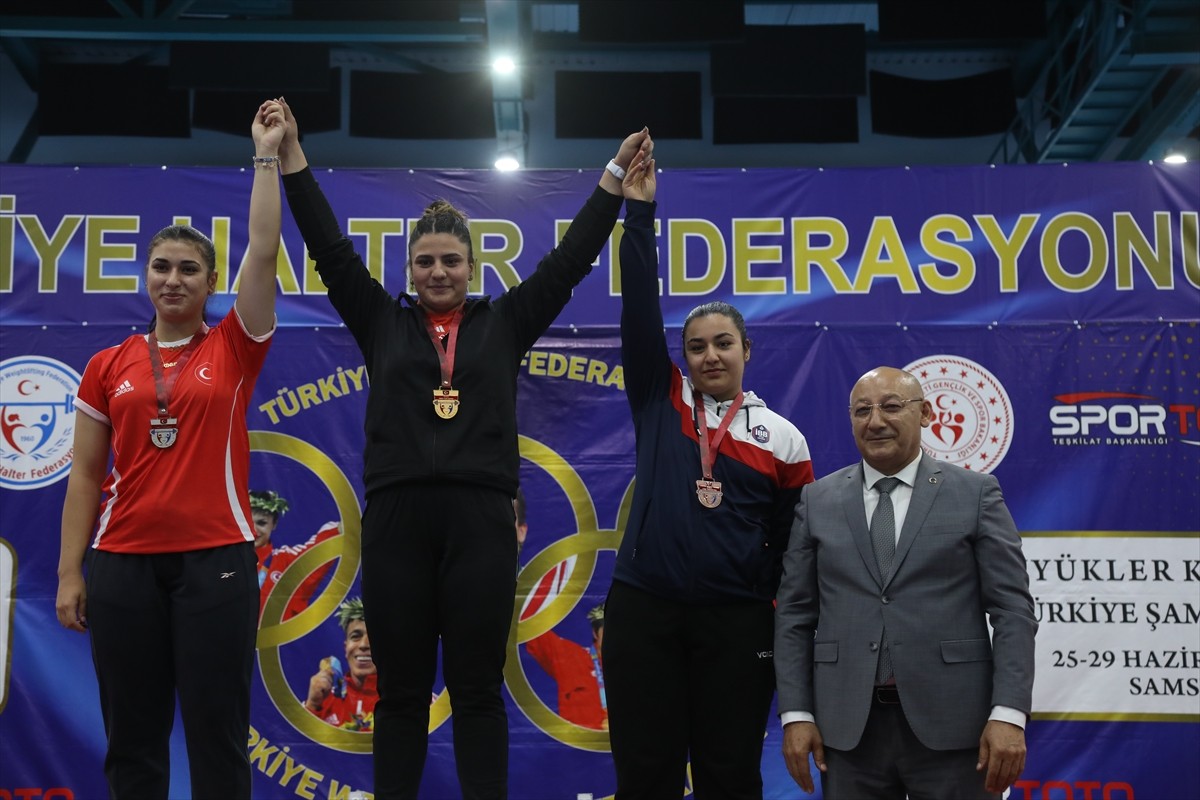 Türkiye Halter Federasyonu tarafından düzenlenen Kulüpler Türkiye Halter Şampiyonası, Samsun'da...