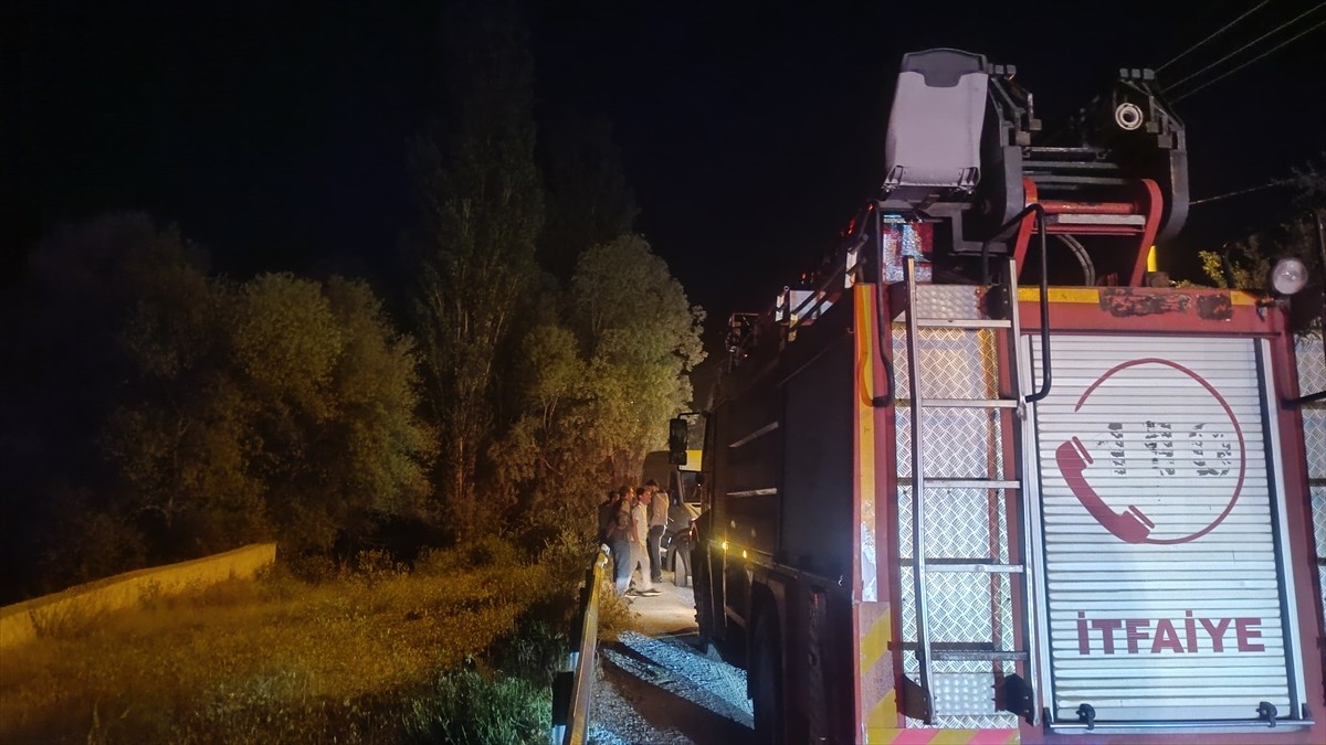 Van'ın Bahçesaray ilçesinde çaya düşen 16 yaşındaki Senem Kızıl hayatını kaybetti. İhbar üzerine...