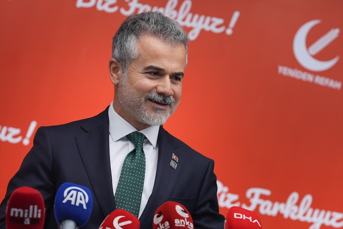 Yeniden Refah Partisi Genel Başkan Yardımcısı Suat Kılıç, parti genel merkezindeki Merkez Yürütme...