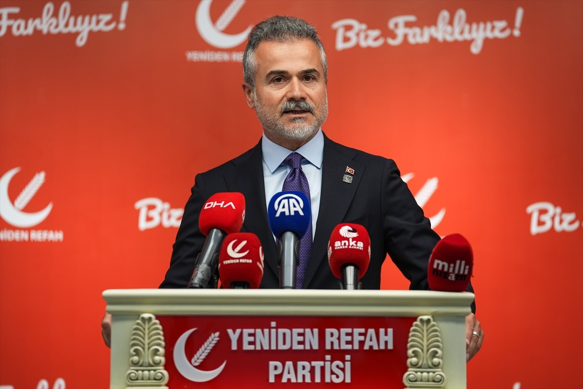 Yeniden Refah Partisi Genel Başkan Yardımcısı Suat Kılıç, parti genel merkezindeki Merkez Yürütme...