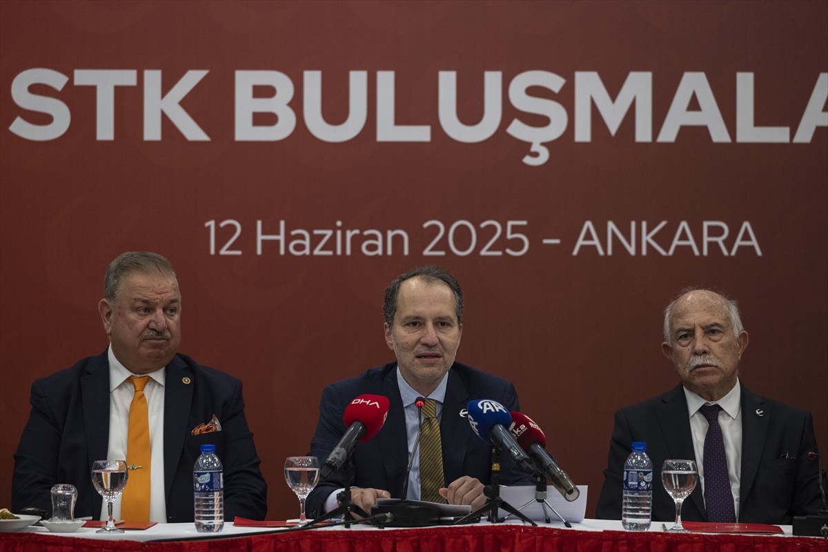 Yeniden Refah Partisi Genel Başkanı Fatih Erbakan, Haymana ilçesindeki bir otelde düzenlenen "STK...