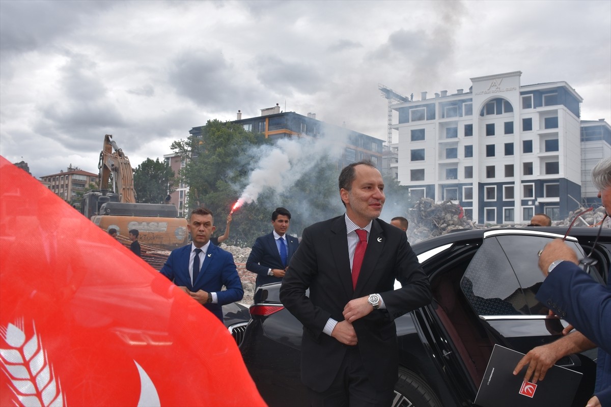 Yeniden Refah Partisi Genel Başkanı Fatih Erbakan, partisinin Afyonkarahisar 3. Olağan Kongresi'ne...