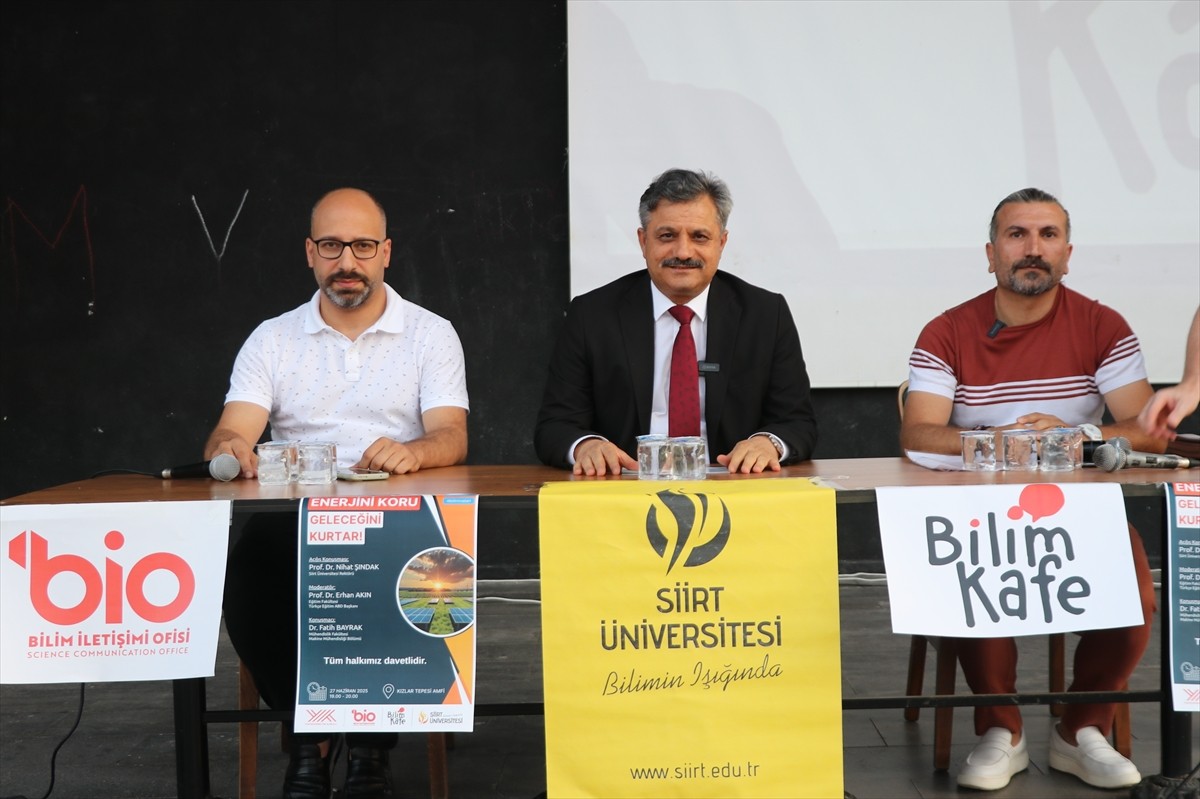 Yükseköğretim Kurulunun (YÖK) ülke genelindeki üniversitelerde başlattığı "Bilim Kafe" etkinliği...