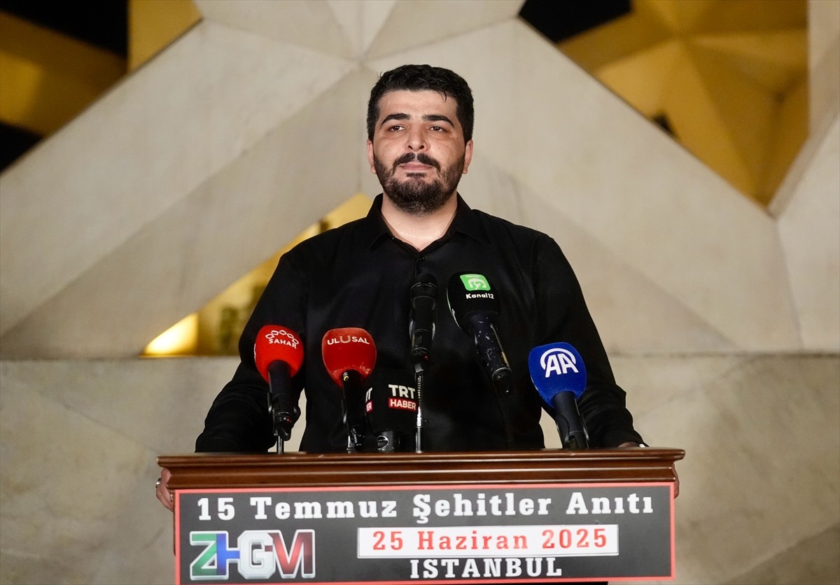 Zeynebiye Hareketi Gençlik Merkezince, Üsküdar'daki 15 Temmuz Şehitler Anıtı önünde Hazreti...