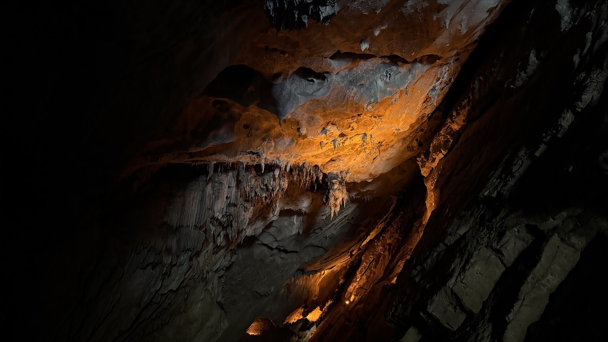 Zonguldak'taki turizm merkezi Gökgöl Mağarası'nı Kurban Bayramı'nda 3 bin 966 kişi gezdi. Galeri...