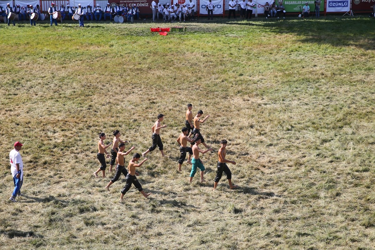 664. Tarihi Kırkpınar Yağlı Güreşleri'nin son günü, alt boylardaki pehlivanların müsabakalarıyla...