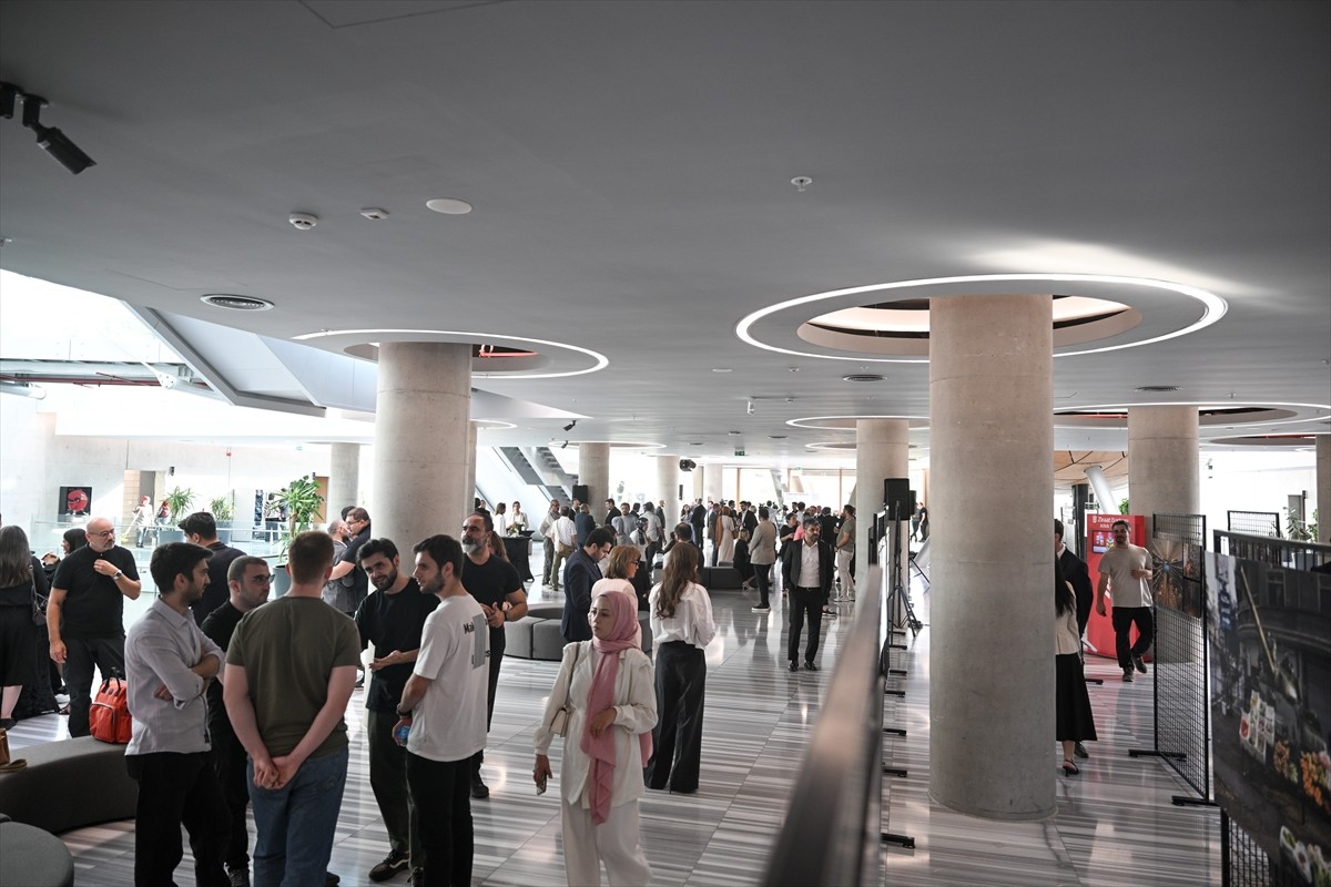AA'nın düzenlediği uluslararası haber fotoğrafı yarışması "İstanbul Photo Awards 2025"in ilk...