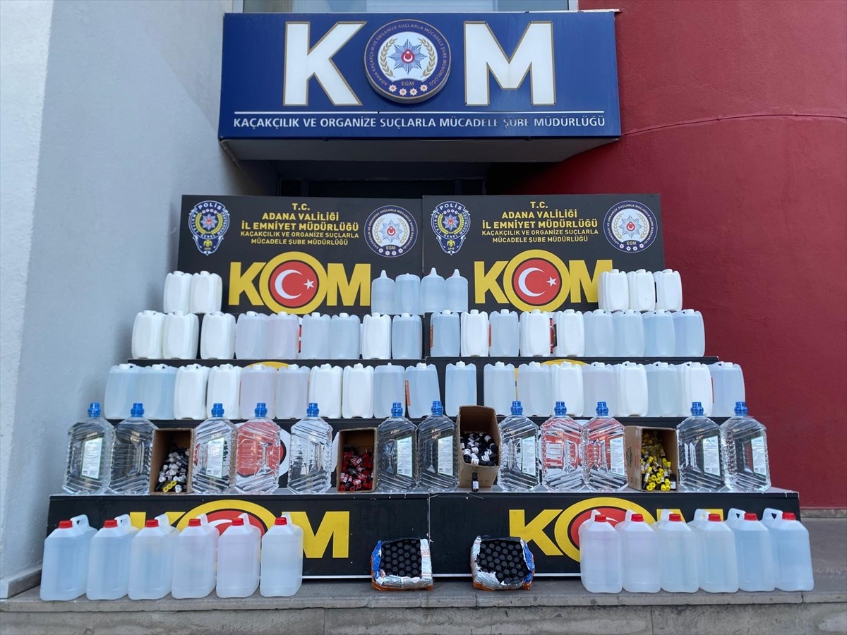 Adana'da polis ekipleri, 800 litre kaçak etil alkol ele geçirdi, 3 şüpheliyi gözaltına aldı.