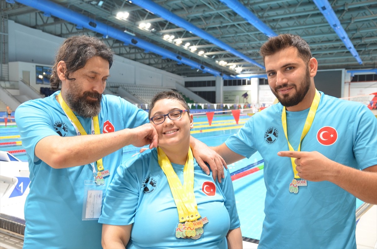 Adana'da yaşayan ve SOBE Otizm Spor Oyunları için Konya'ya gelen 22 yaşındaki işitme engelli ve...