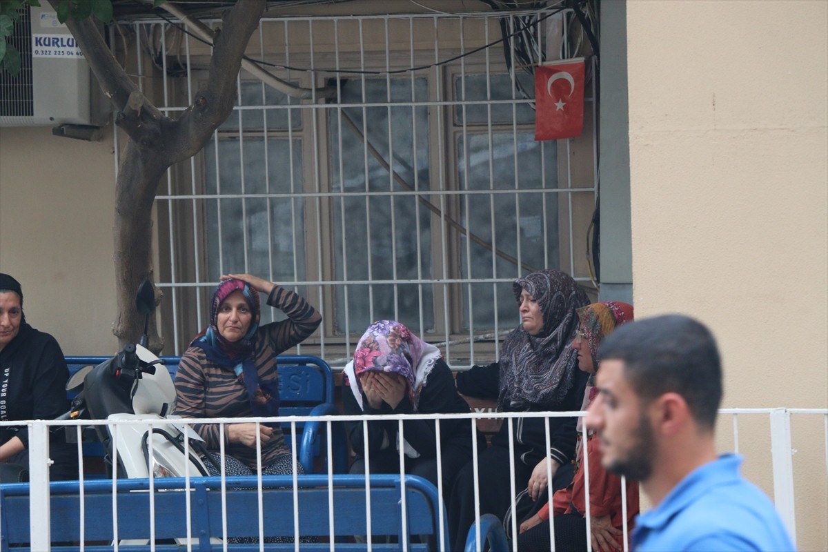 Adana'nın Karataş ilçesinde arazi anlaşmazlığı nedeniyle çıkan silahlı kavgada 1 kişi hayatını...