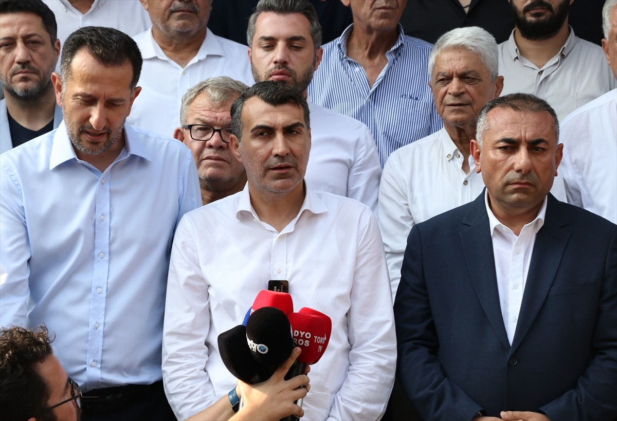 Adana Büyükşehir Belediye Başkanı Zeydan Karalar'ın tutuklanıp görevden uzaklaştırılmasının...