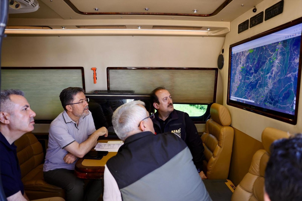 Afet ve Acil Durum Yönetimi Başkanlığınca (AFAD), İzmir ve Bilecik'te orman yangınından etkilenen...