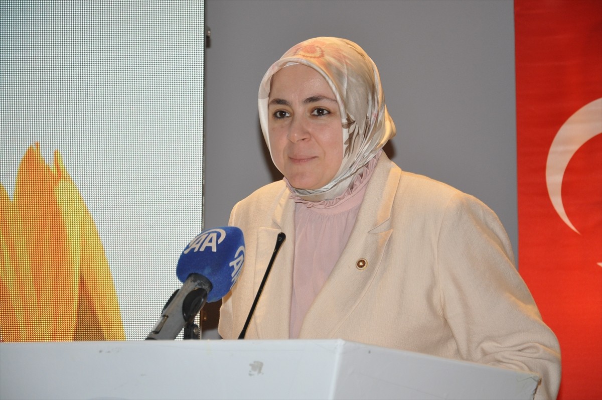 AK Parti Genel Merkez Kadın Kolları Başkanı Tuğba Işık Ercan, kentteki bir otelde düzenlenen...