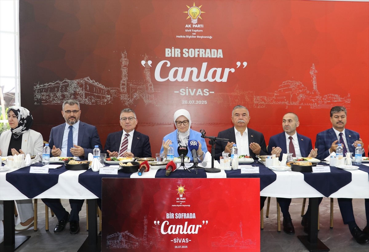 AK Parti Grup Başkanı Abdullah Güler (sağ 4) ile AK Parti Genel Başkan Yardımcısı Belgin Uygur...