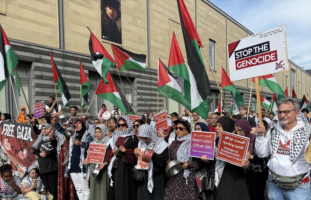 Almanya’nın başkenti Berlin'in Tiergarten semtinde, Mısır’ın Berlin Büyükelçiliği ve Almanya...