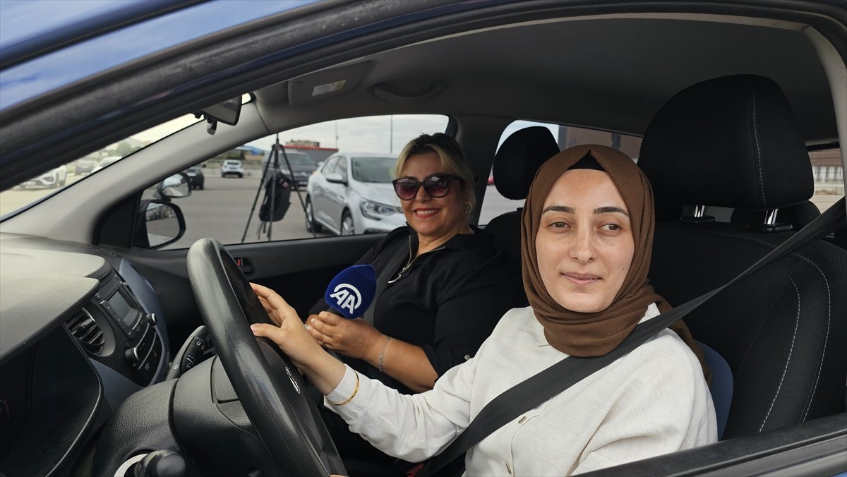 Altı Nokta Körler Derneği Çorum Şubesince düzenlenen farkındalık etkinliğine katılan görme...