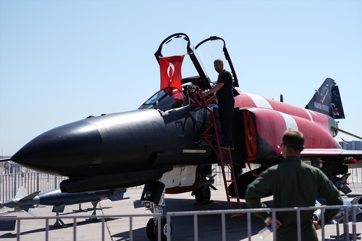 Anadolu Ajansının (AA) 'Global İletişim Ortağı' olduğu, Milli Savunma Bakanlığı ev sahipliğinde...