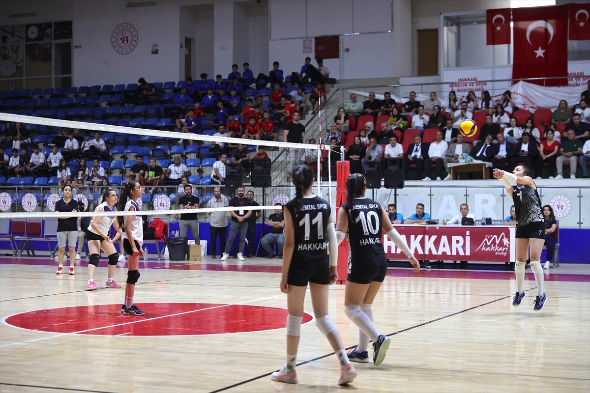 Anadolu Yıldızlar Ligi 1. Etap 8. Grup Voleybol Müsabakaları, Hakkari'de başladı. Gençlik ve Spor...