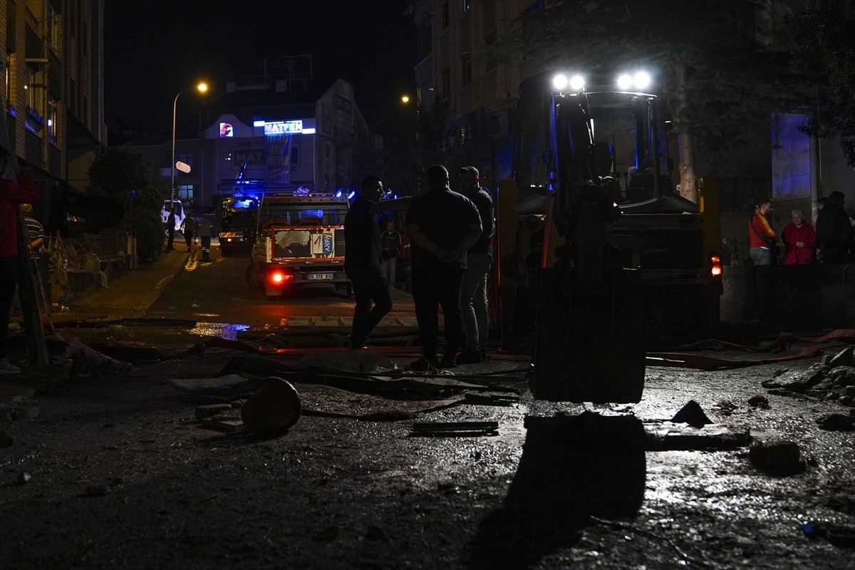 Ankara'da etkili olan sağanak nedeniyle Keçiören ilçesi Adnan Menderes Mahallesi 1071. Sokak'ta...