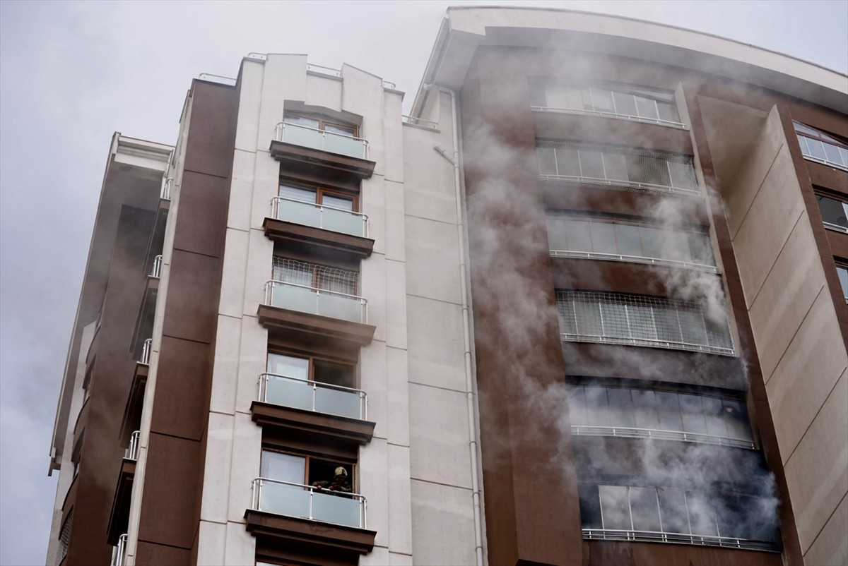 Ankara'nın Keçiören ilçesinde bir apartmanın 9'uncu katında çıkan yangın söndürüldü. İhbar üzerine...