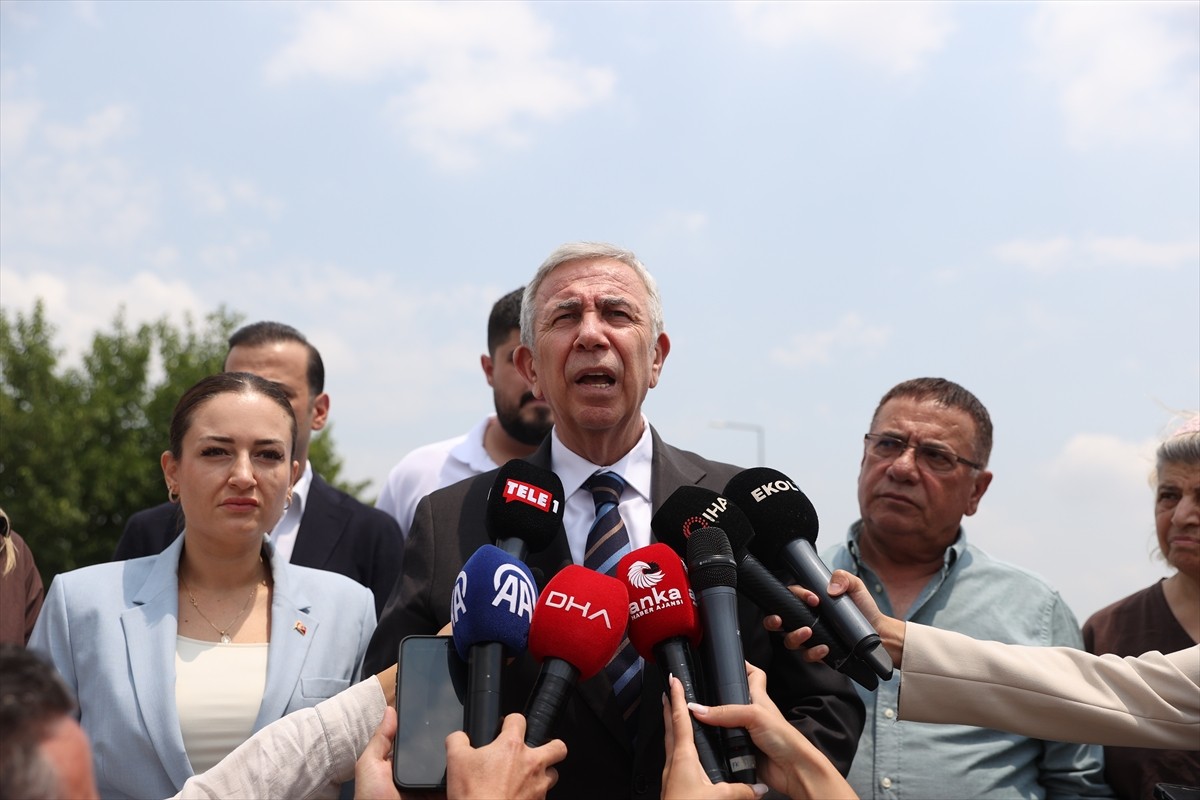 Ankara Büyükşehir Belediye Başkanı Mansur Yavaş, Antalya'da "rüşvet" soruşturması kapsamında...