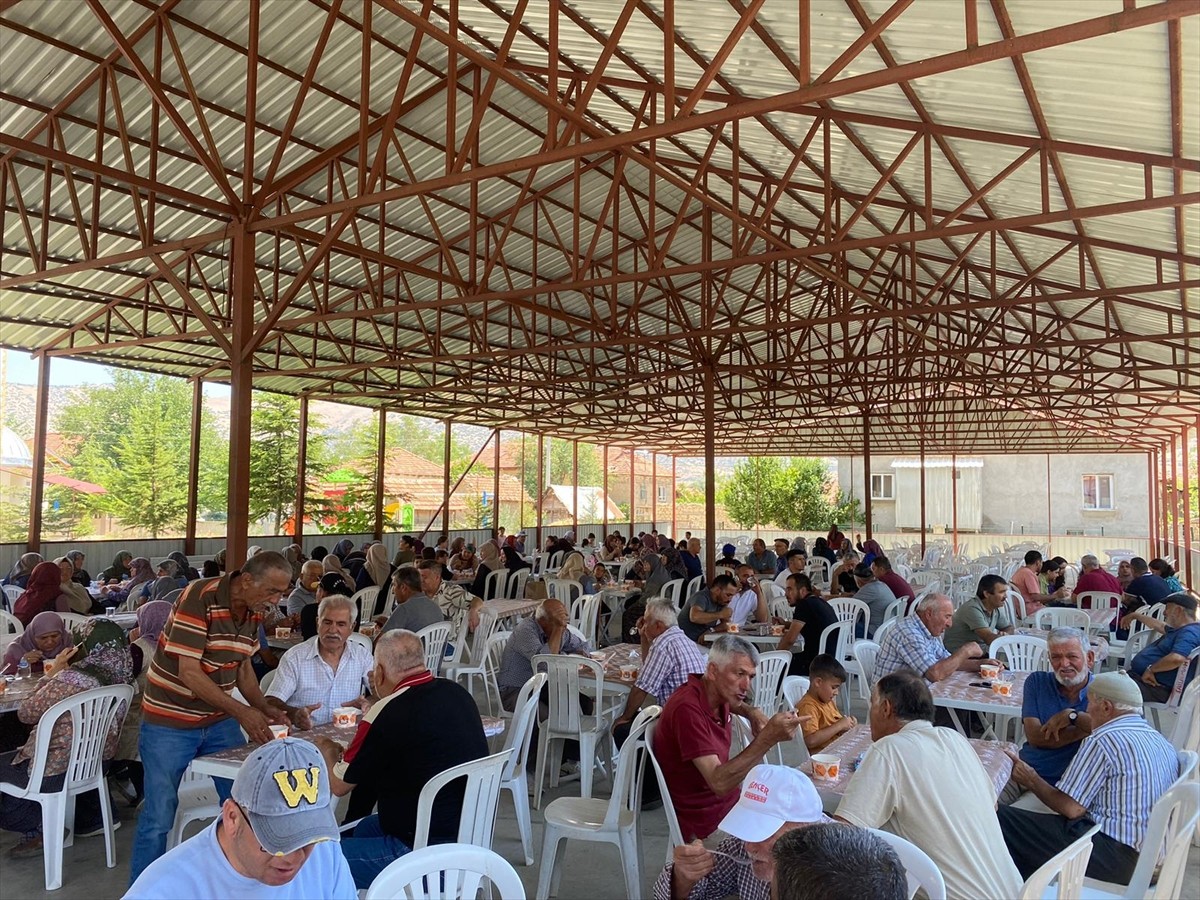 Antalya'nın Elmalı ilçesinin Müren Mahallesi'nde bu yıl üçüncüsü düzenlenen etkinlikte...