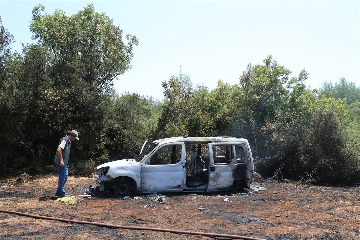 Antalya'nın Kepez ilçesinde çıkan orman yangını, ekiplerin müdahalesiyle söndürüldü. 